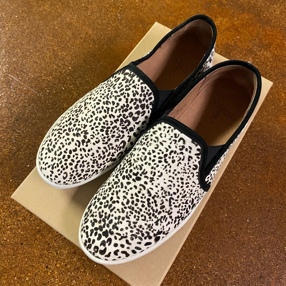 Joie slip on sneakers